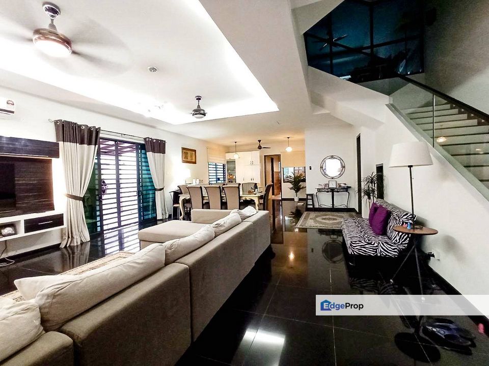 FREEHOLD | 3 STOREY SEMI-D @ TAMAN SAUJANA SURIA, KAJANG, Selangor, Kajang