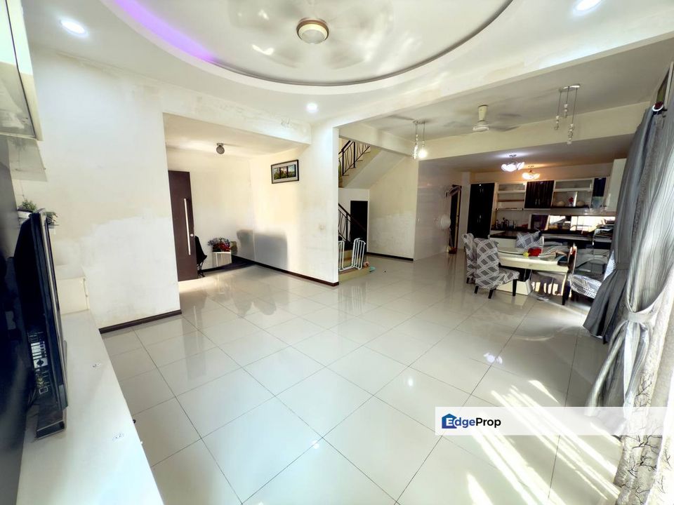 CANTIK | 3 STOREY SEMI-D @ TAMAN TROPIKA 2, SUNGAI TANGKAS BANGI, Selangor, Kajang