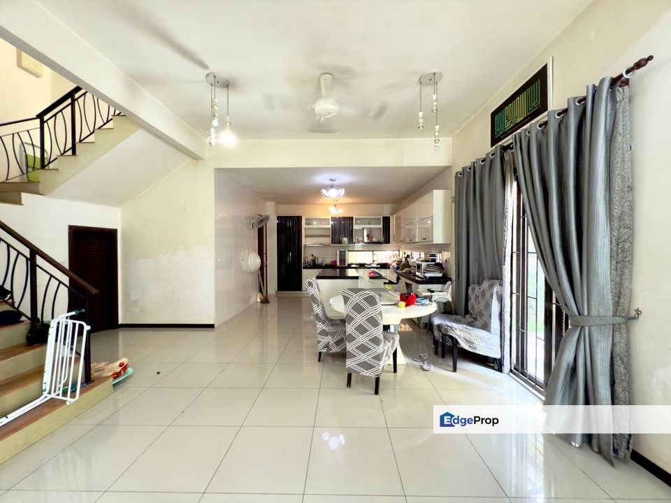 CANTIK | 3 STOREY SEMI-D @ TAMAN TROPIKA 2, SUNGAI TANGKAS BANGI, Selangor, Kajang