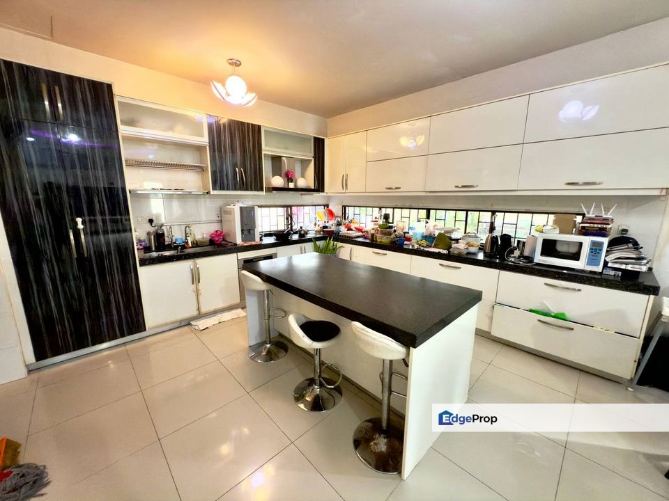 CANTIK | 3 STOREY SEMI-D @ TAMAN TROPIKA 2, SUNGAI TANGKAS BANGI, Selangor, Kajang