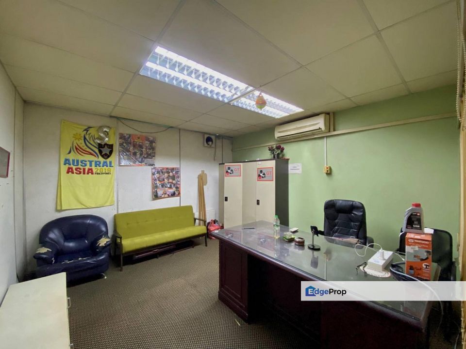 FREEHOLD | 2 STOREY SHOPLOT @ TAMAN BUKIT MEWAH, KAJANG, Selangor, Kajang