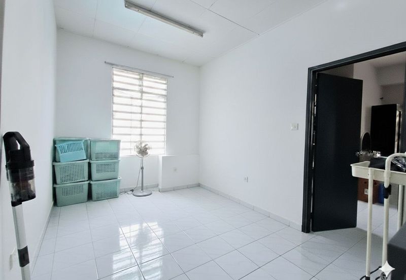 Jalan Puncak Jalil 7