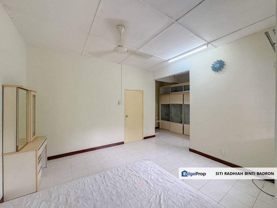 Double Storey Terrace Taman Bukit Emas 1, Jalan Bukit Emas Seri Kembangan, Selangor., Selangor, Seri Kembangan