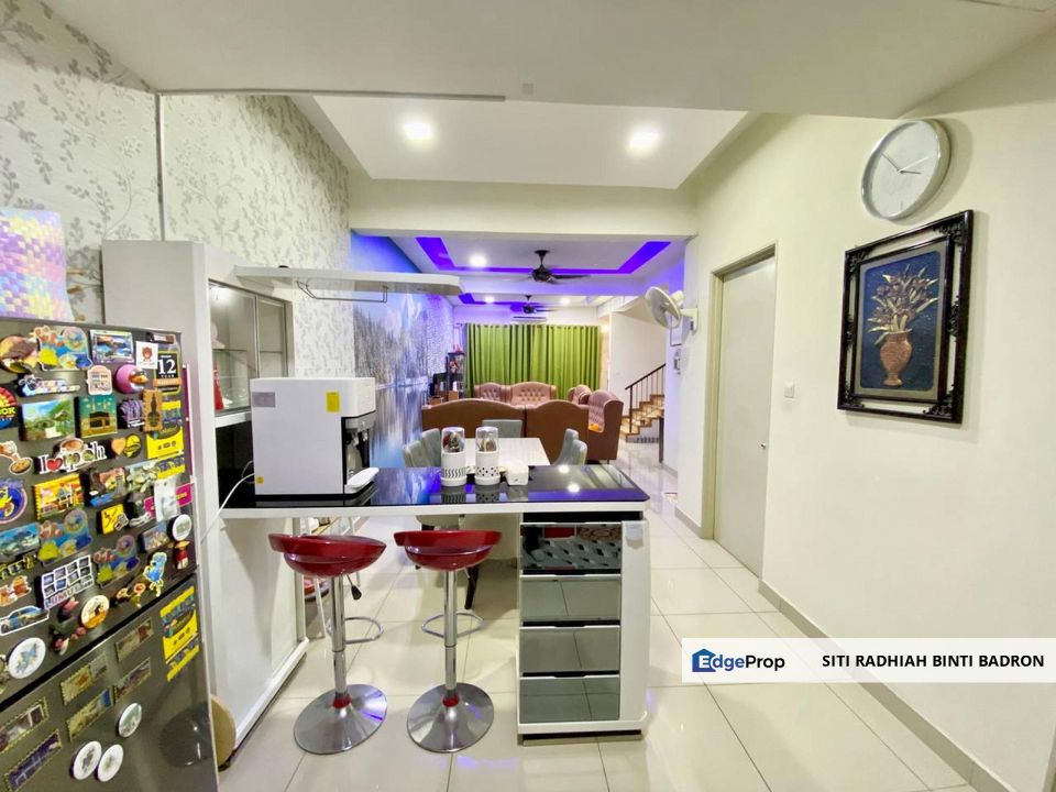 Renovated & Near Aeon Rawang 3 Storey Superlink Terrace House at Anggun 3, Rawang, Selangor, Bandar Country Homes