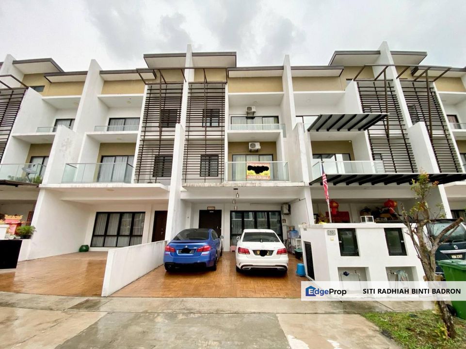 Renovated & Near Aeon Rawang 3 Storey Superlink Terrace House at Anggun 3, Rawang, Selangor, Bandar Country Homes