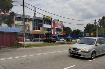 3 Storey Shoplot beside main road for Sale