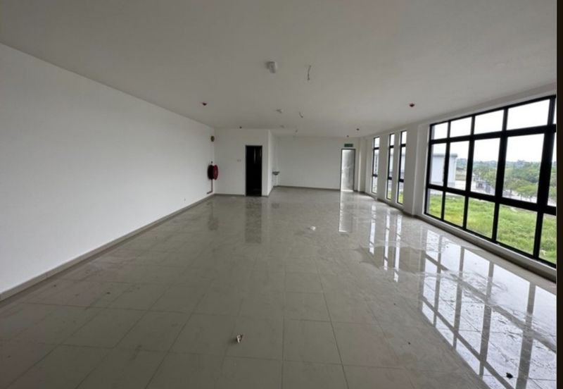 West Port, Pulau Indah