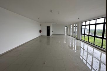 West Port, Pulau Indah