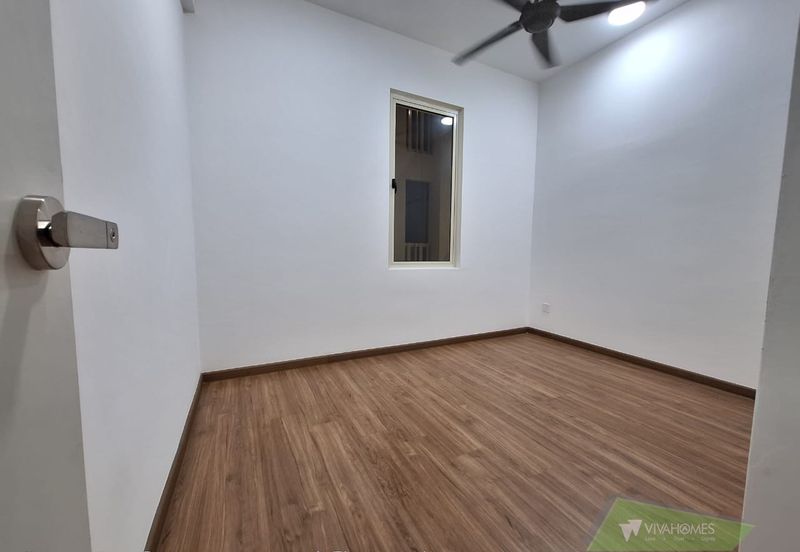 The Tresor @ Gravit 8 *