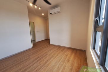 Adria Residence @ Gravit8