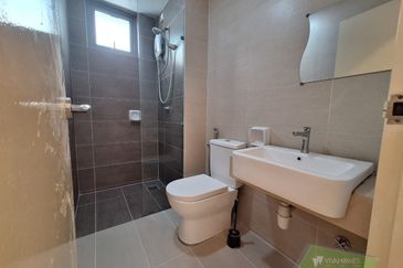 Adria Residence @ Gravit8