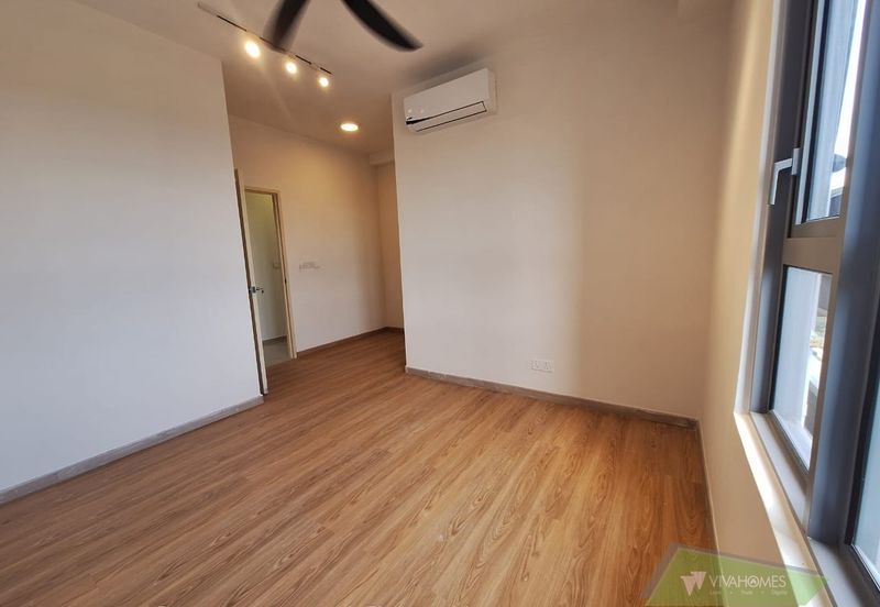 Gravit8 @ Klang South