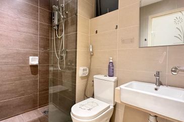 Adria Residence @ Gravit8