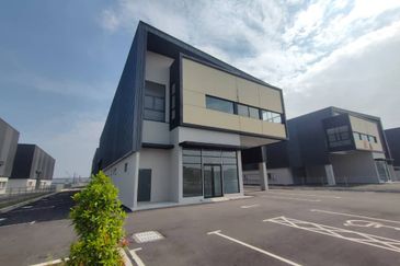 i8 @ Bandar Bukit Raja  BBR Industrial Gateway Detach factory with 1.5 Storey Office
