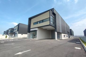 i8 @ Bandar Bukit Raja  BBR Industrial Gateway Detach factory with 1.5 Storey Office