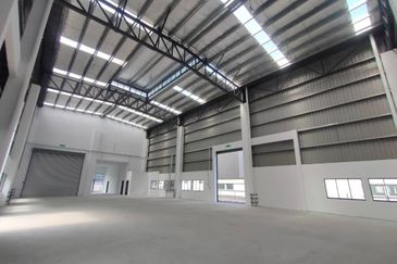 i8 @ Bandar Bukit Raja  BBR Industrial Gateway Detach factory with 1.5 Storey Office