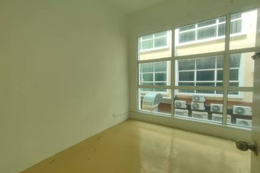 Gravit8 @ Klang South