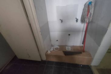 Gravit8 @ Klang South