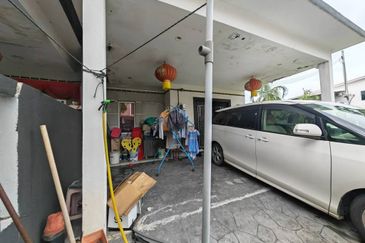 Corner lot Double Storey Terrace @ Jalan Harapan, Sungai Kapar Indah