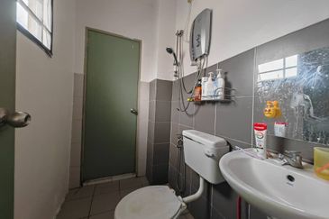 Corner lot Double Storey Terrace @ Jalan Harapan, Sungai Kapar Indah