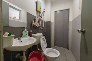 Corner lot Double Storey Terrace @ Jalan Harapan, Sungai Kapar Indah