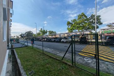 Pangsapuri Akasia, Bandar Botanic