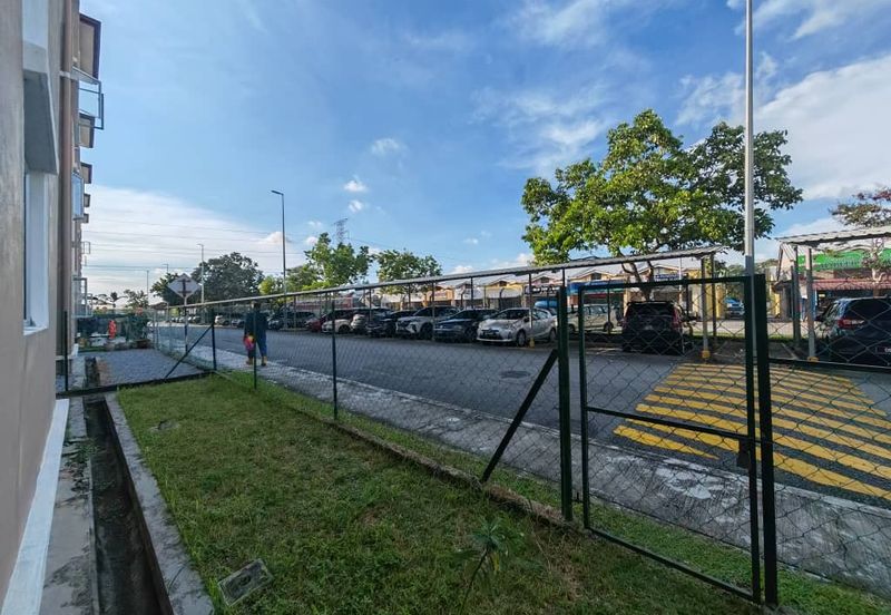 Pangsapuri Akasia, Bandar Botanic