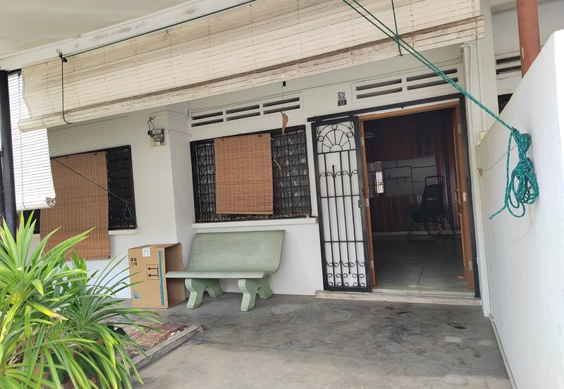 Super location, intermediate Single Storey Property