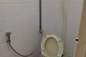 Super location, intermediate Single Storey Property