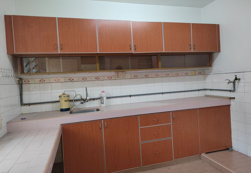 Super location, intermediate Single Storey Property