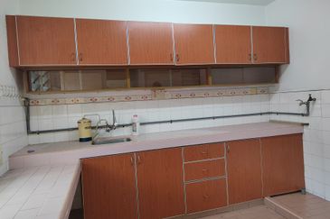 Super location, intermediate Single Storey Property