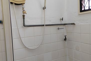 Super location, intermediate Single Storey Property