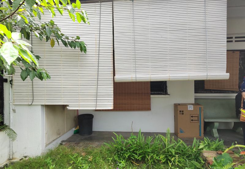 Super location, intermediate Single Storey Property