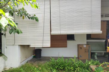 Super location, intermediate Single Storey Property