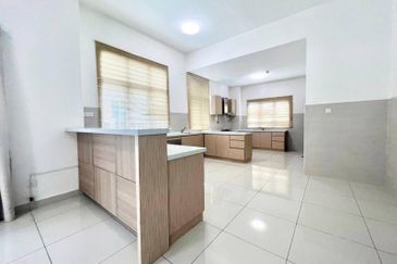 MYDiva, Perdana Lakeview East