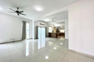 MYDiva, Perdana Lakeview East