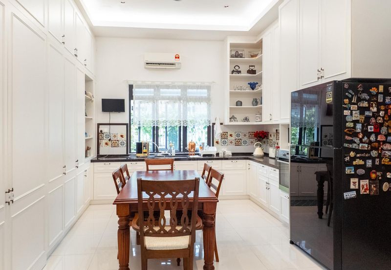 Perdana Lakeview East