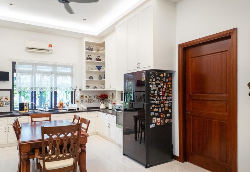 Perdana Lakeview East