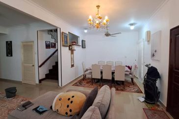 Jalan Putra Permai 10/2  A