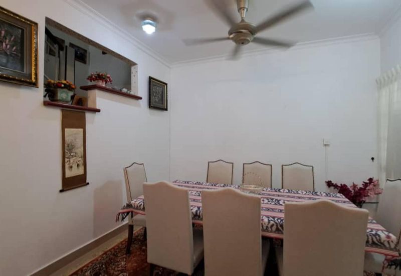 Jalan Putra Permai 10/2  A