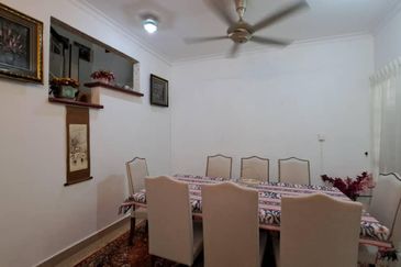 Jalan Putra Permai 10/2  A