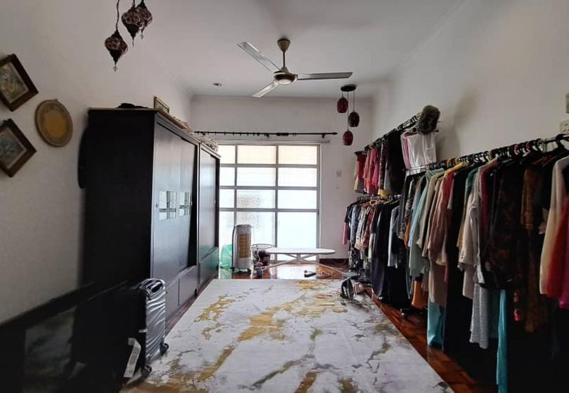 Jalan Putra Permai 10/2  A