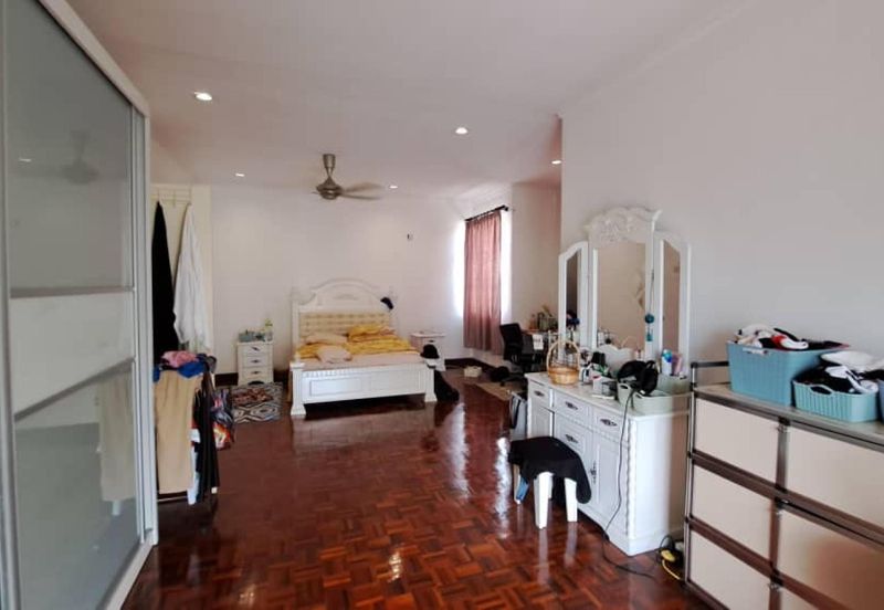 Jalan Putra Permai 10/2  A