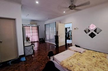 Jalan Putra Permai 10/2  A