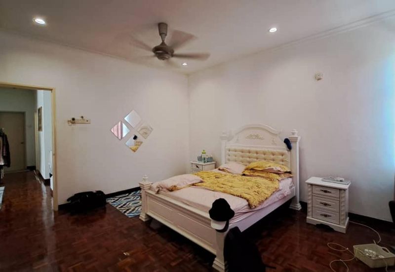 Jalan Putra Permai 10/2  A