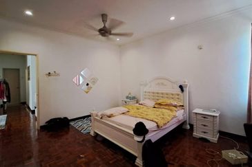 Jalan Putra Permai 10/2  A