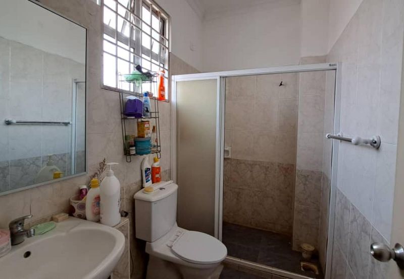 Jalan Putra Permai 10/2  A