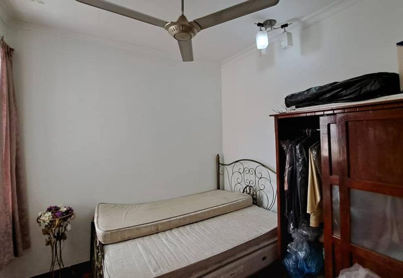 Jalan Putra Permai 10/2  A