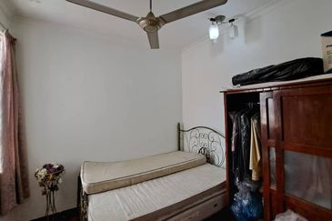 Jalan Putra Permai 10/2  A