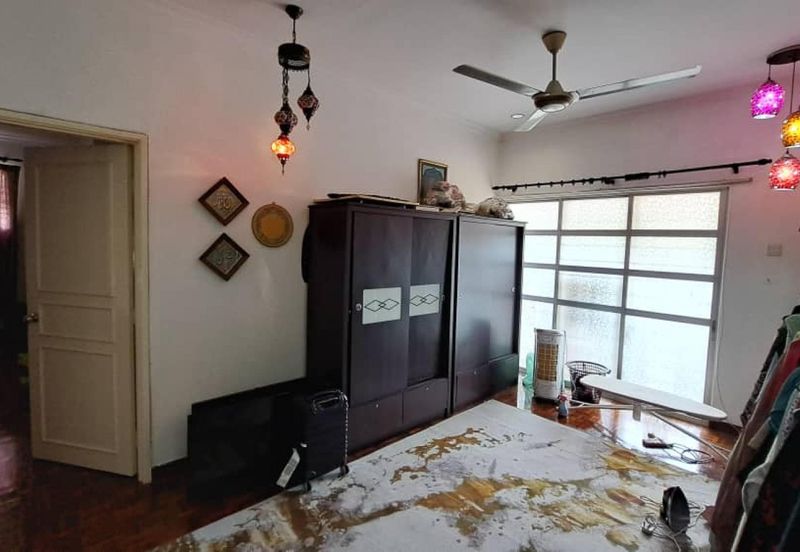 Jalan Putra Permai 10/2  A